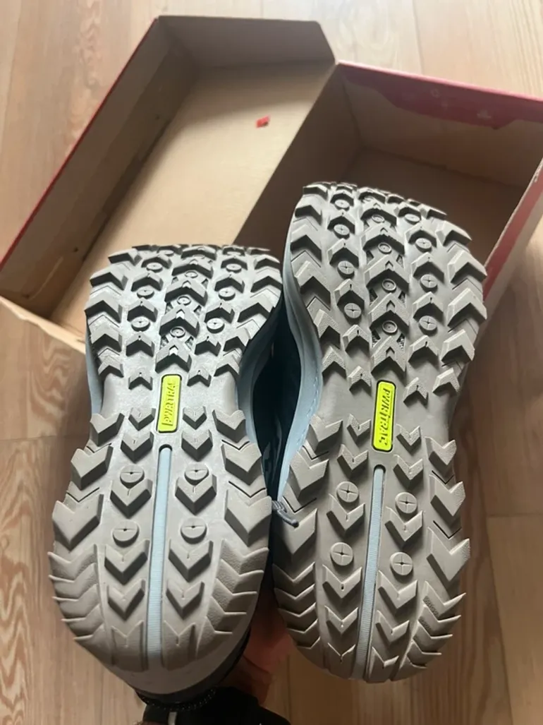 Used Saucony Peregrine bike — image 2 of 6