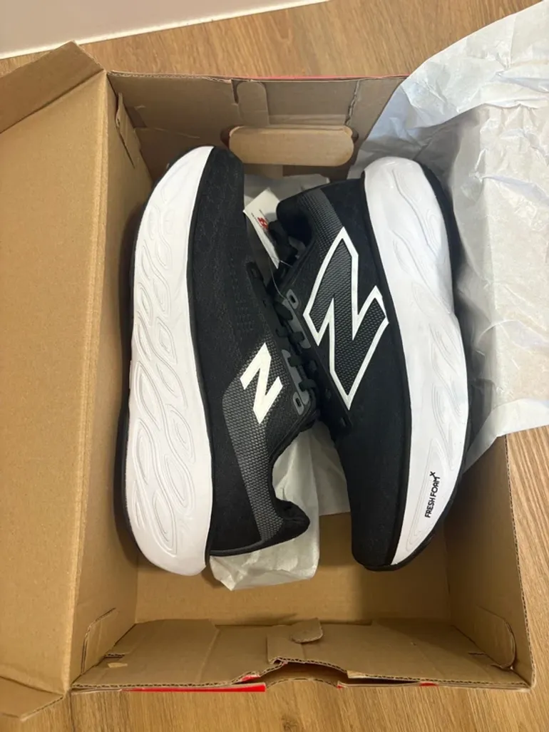 Used New Balance Fresh Foam X More v6 bike — image 6 of 9