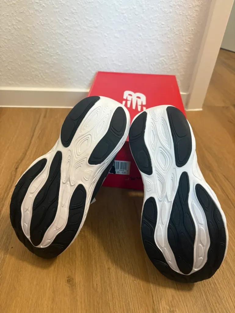 Used New Balance Fresh Foam X More v6 bike — image 9 of 9