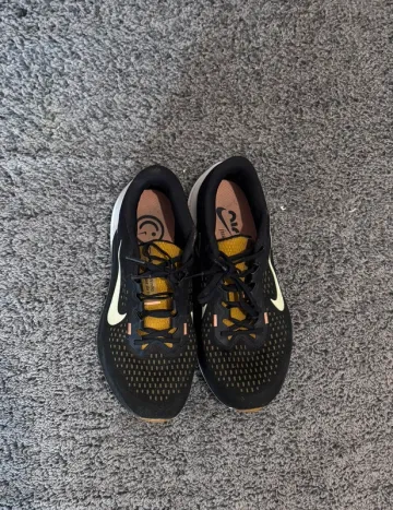 Used Nike Running Shoes bike — image 2 of 5