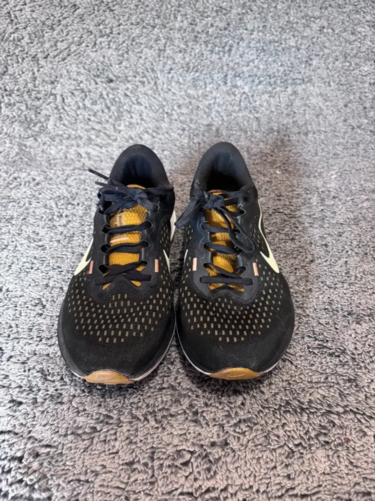 Used Nike Running Shoes bike — image 1 of 5