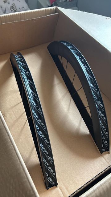 Brugt Zipp 404 Firecrest Disc Wheelset bike — billede 3 af 4