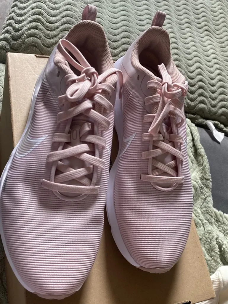 Used Nike Chaussures de course taille 39 bike — image 3 of 6