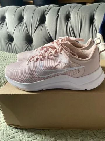 Used Nike Chaussures de course taille 39 bike — image 1 of 6