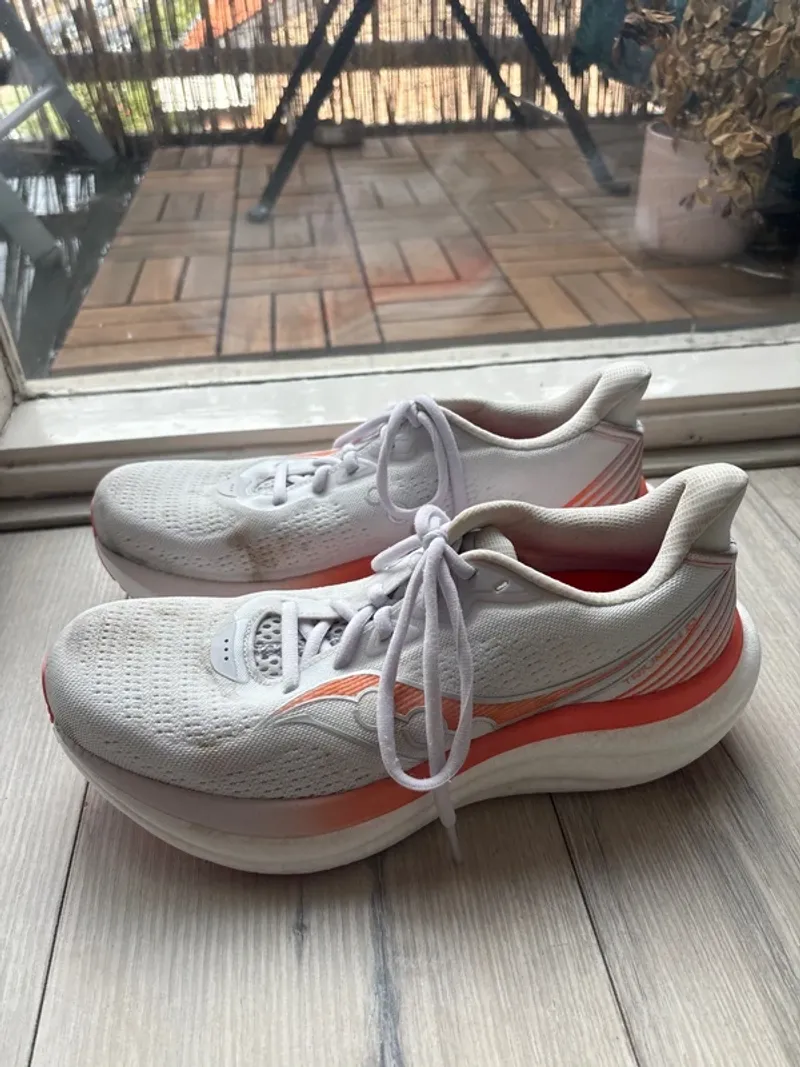 Gebrauchtes Saucony Triumph 23 Running Shoes