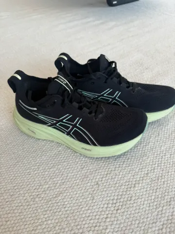 Used Asics Gel Nimbus 26 bike — image 2 of 8