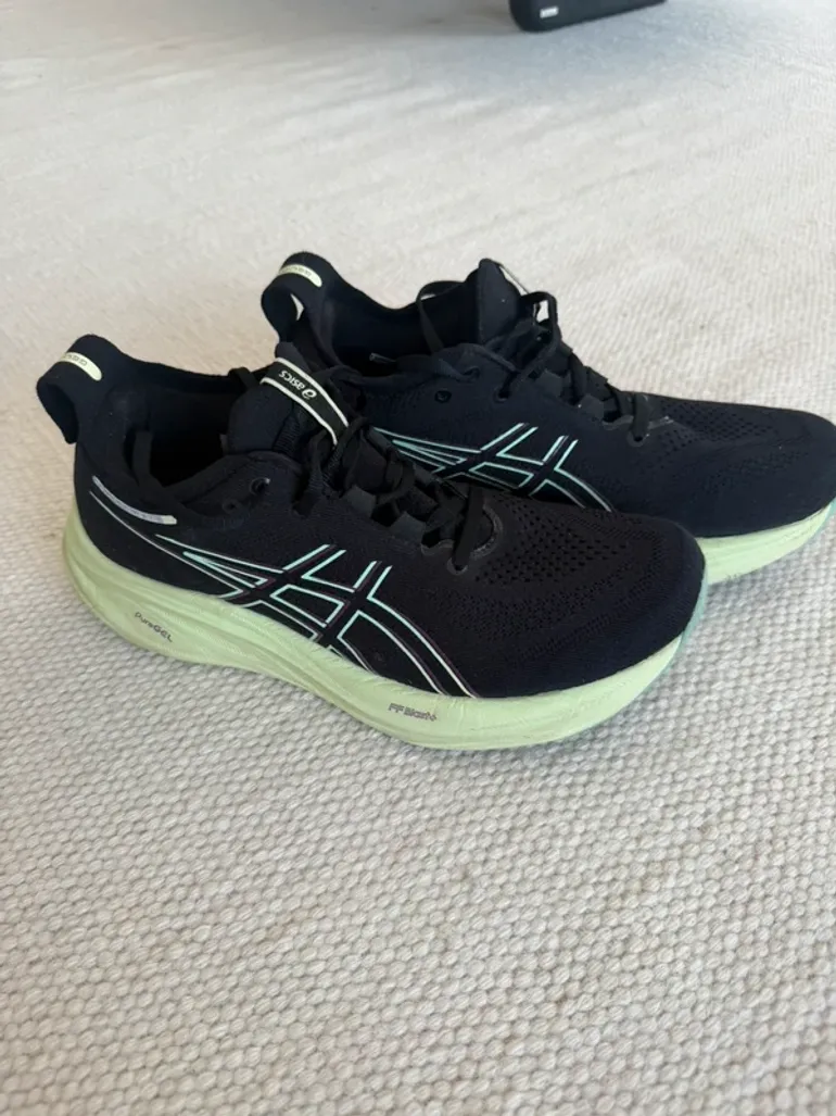 Used Asics Gel Nimbus 26 bike — image 2 of 8