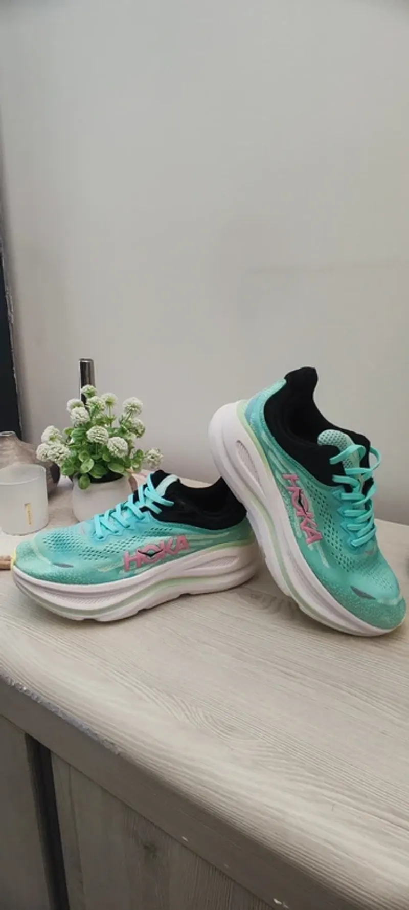 Used Rose Bondi 9 Running Shoes