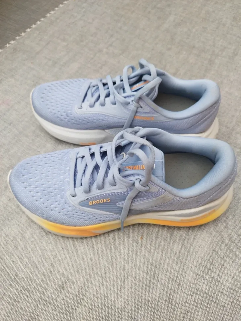 Käytetty Brooks Adrenaline GTS 24 Running Shoes