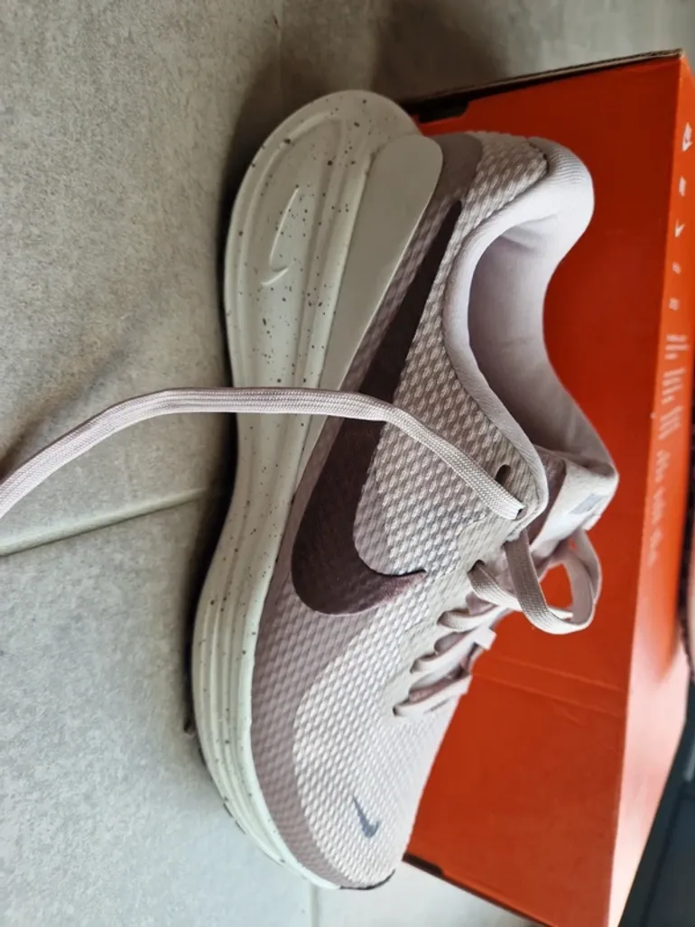Used Nike Revolution 8 SE bike — image 4 of 4