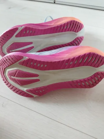 Used Asics Novablast 5 bike — image 2 of 4