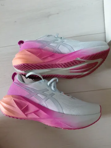 Used Asics Novablast 5 bike — image 4 of 4