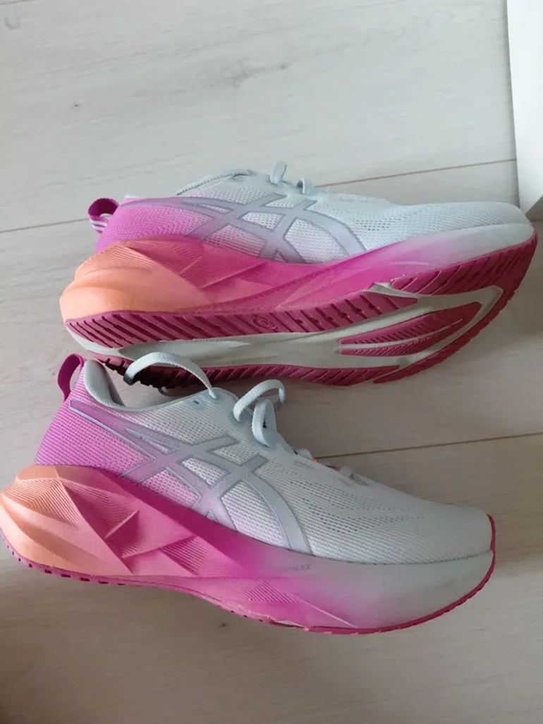 Used Asics Novablast 5 bike — image 4 of 4