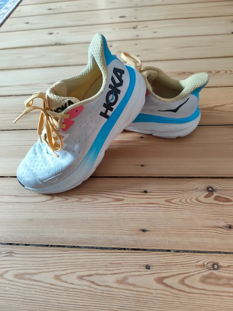Used Hoka Clifton 9 Running Shoes