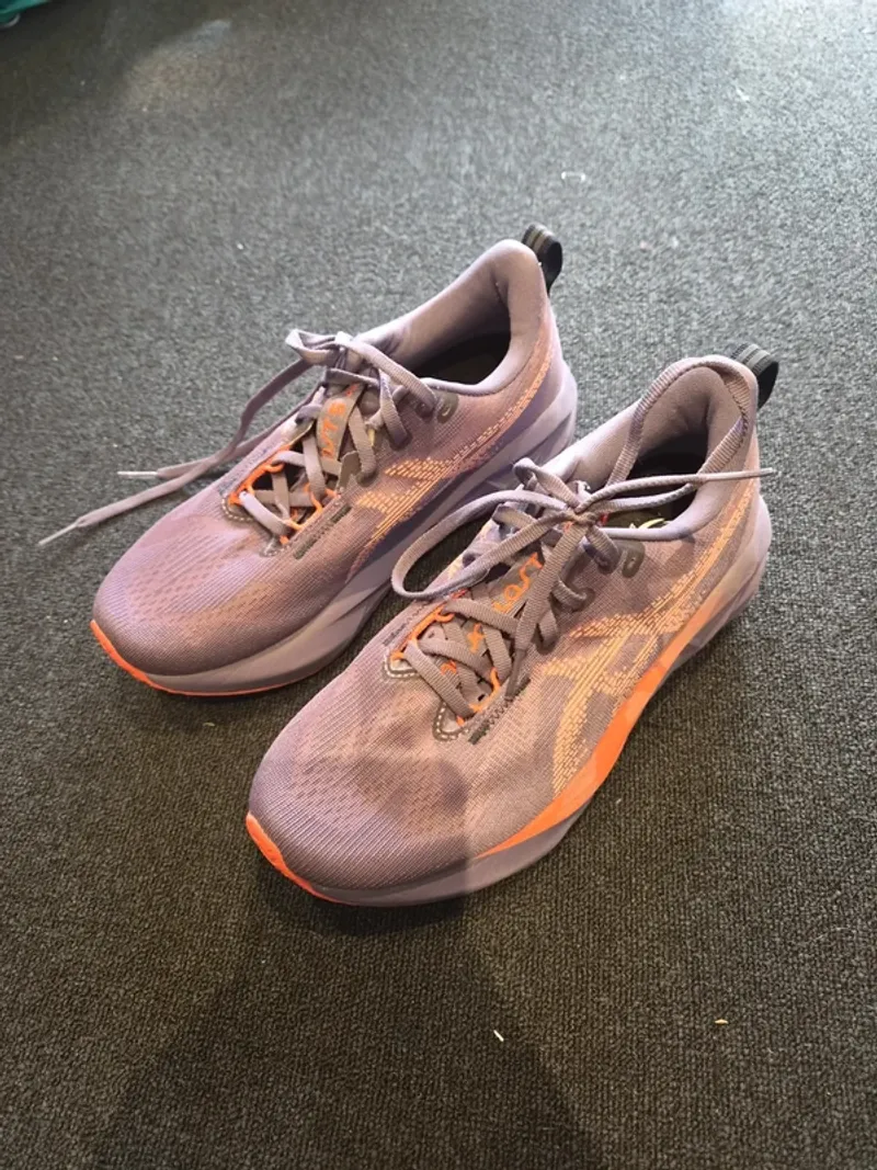 Used Asics Novablast 5 Running Shoes