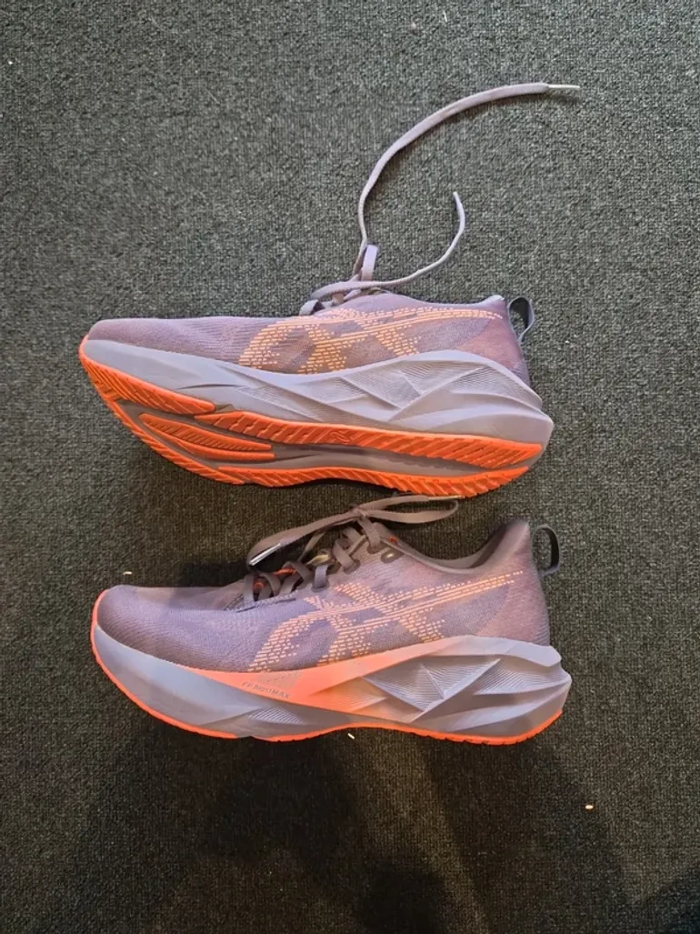 Used Asics Novablast 5 bike — image 6 of 7