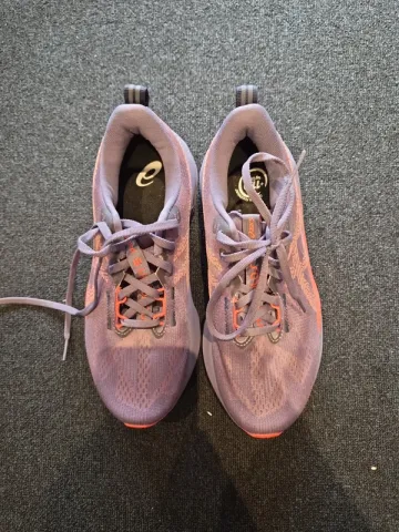 Used Asics Novablast 5 bike — image 3 of 7
