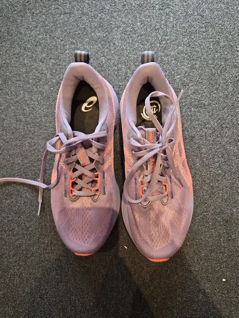 Used Asics Novablast 5 bike — image 3 of 7