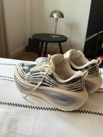 Nike Vomero Plus SE bike d'occasion — image 2 sur 3
