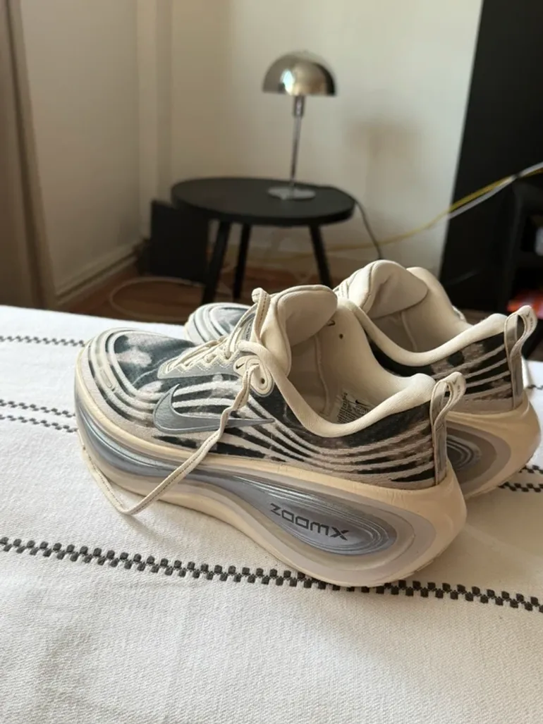 Nike Vomero Plus SE bike d'occasion — image 2 sur 3