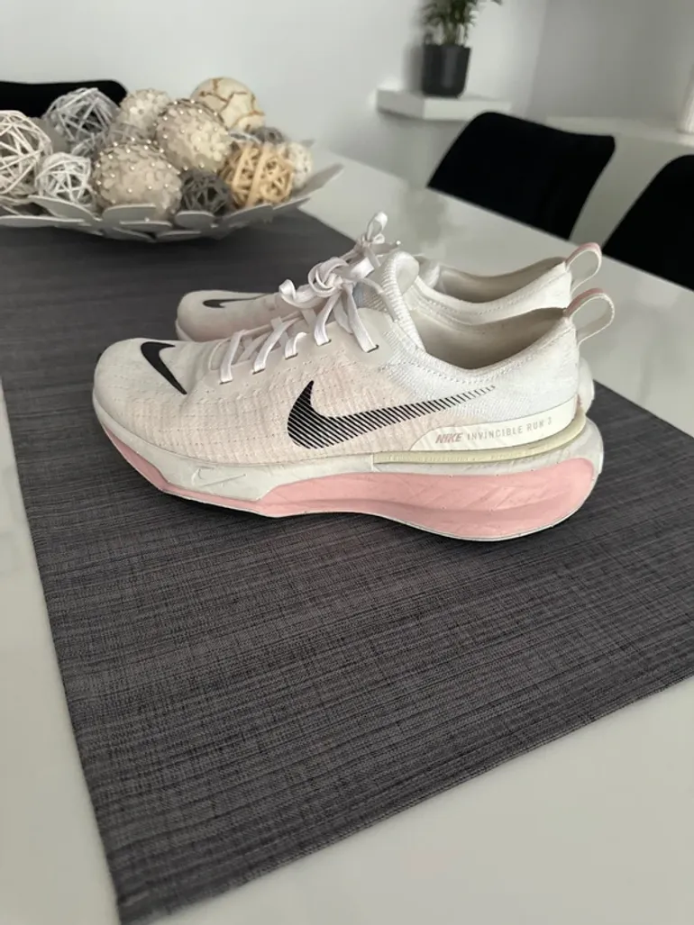 Used Nike ZoomX Invincible Run 3 bike — image 3 of 10