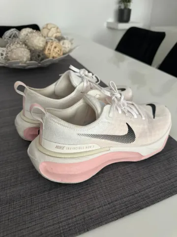 Used Nike ZoomX Invincible Run 3 bike — image 5 of 10