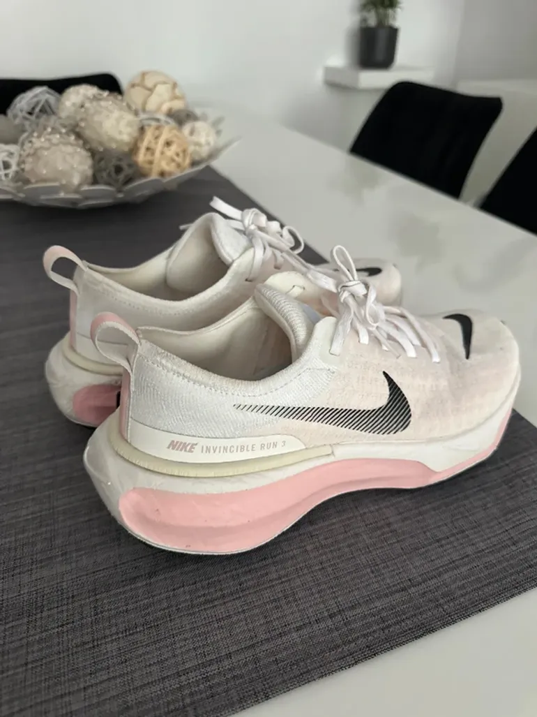 Used Nike ZoomX Invincible Run 3 bike — image 5 of 10