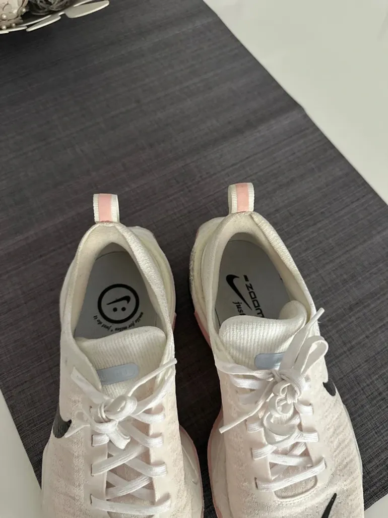 Used Nike ZoomX Invincible Run 3 bike — image 6 of 10
