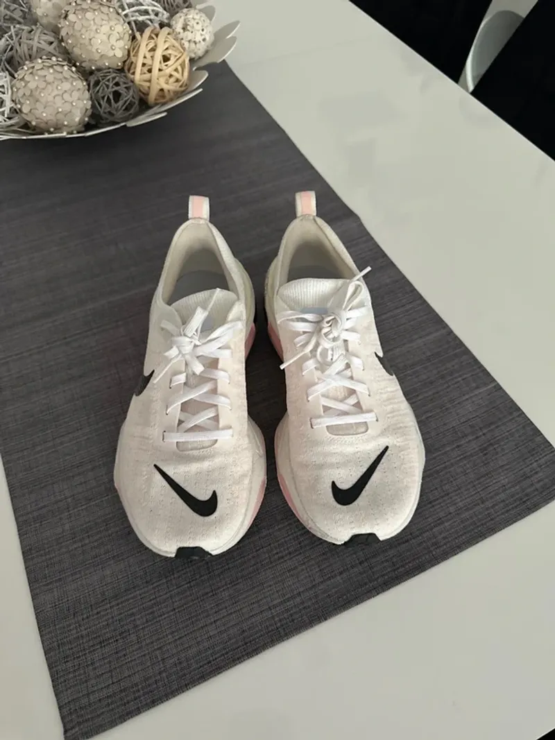 Używany Nike ZoomX Invincible Run 3 Running Shoes