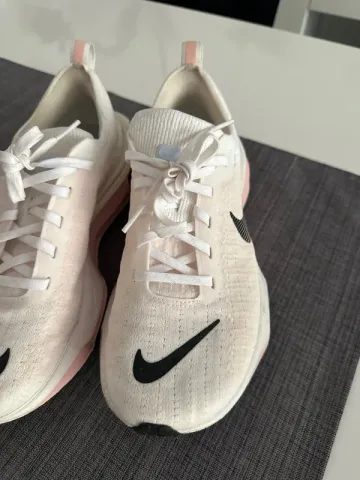 Used Nike ZoomX Invincible Run 3 bike — image 9 of 10