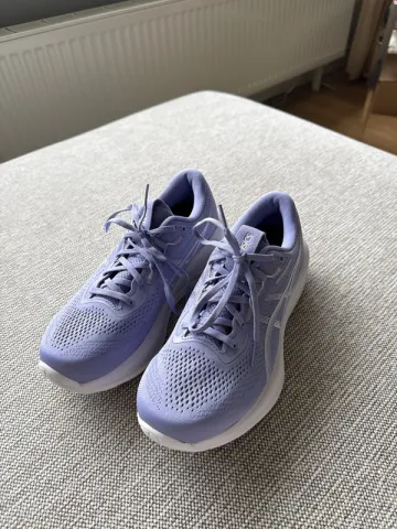 Used Asics Gel-Cumulus 28 bike — image 1 of 9