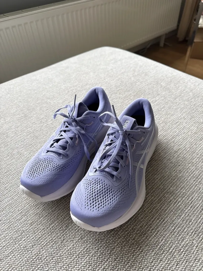 Used Asics Gel-Cumulus 28 Running Shoes