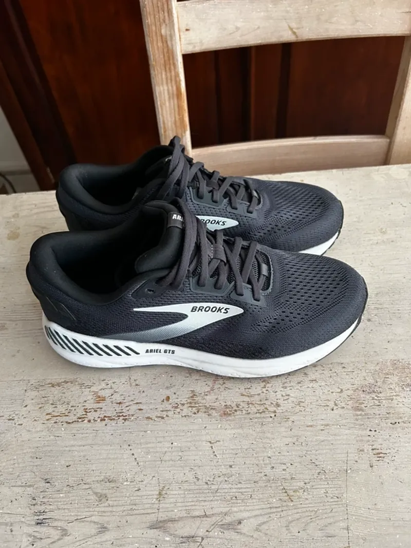 Gebrauchtes Brooks Ariel 24 GTS Wide Running Shoes