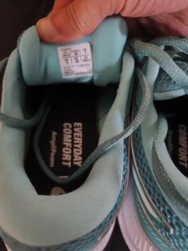 Used Asics sneakers bike — image 7 of 7