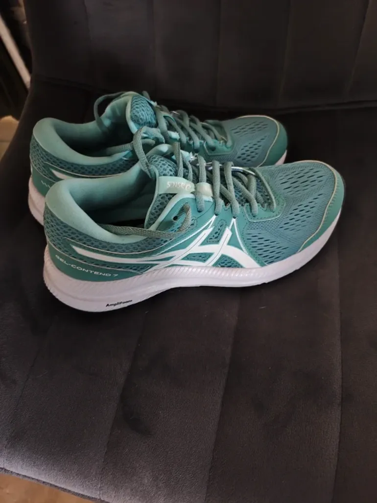 Used Asics sneakers bike — image 2 of 7