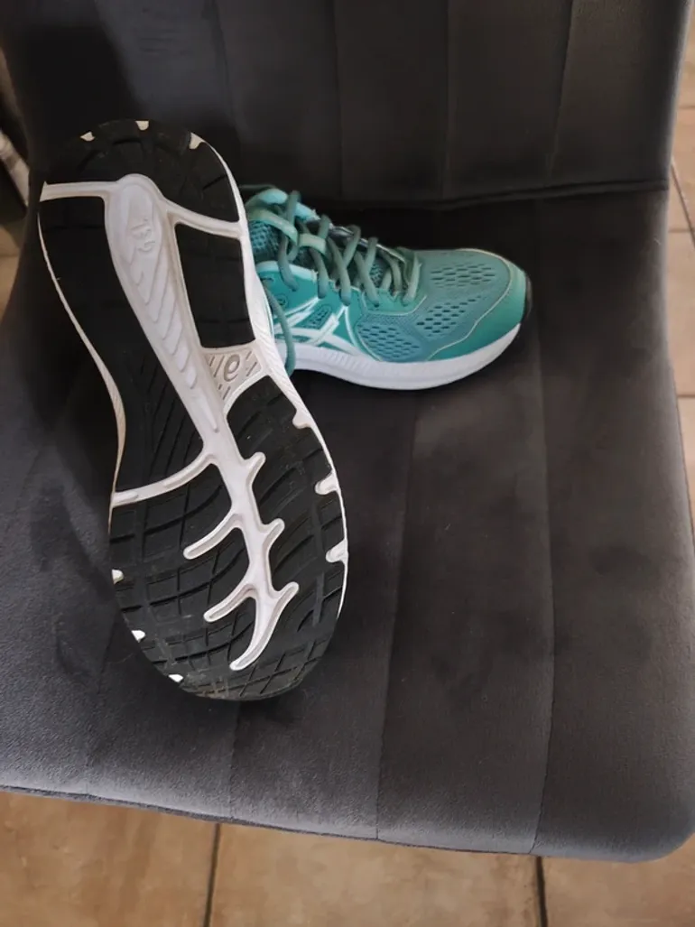 Used Asics sneakers bike — image 5 of 7