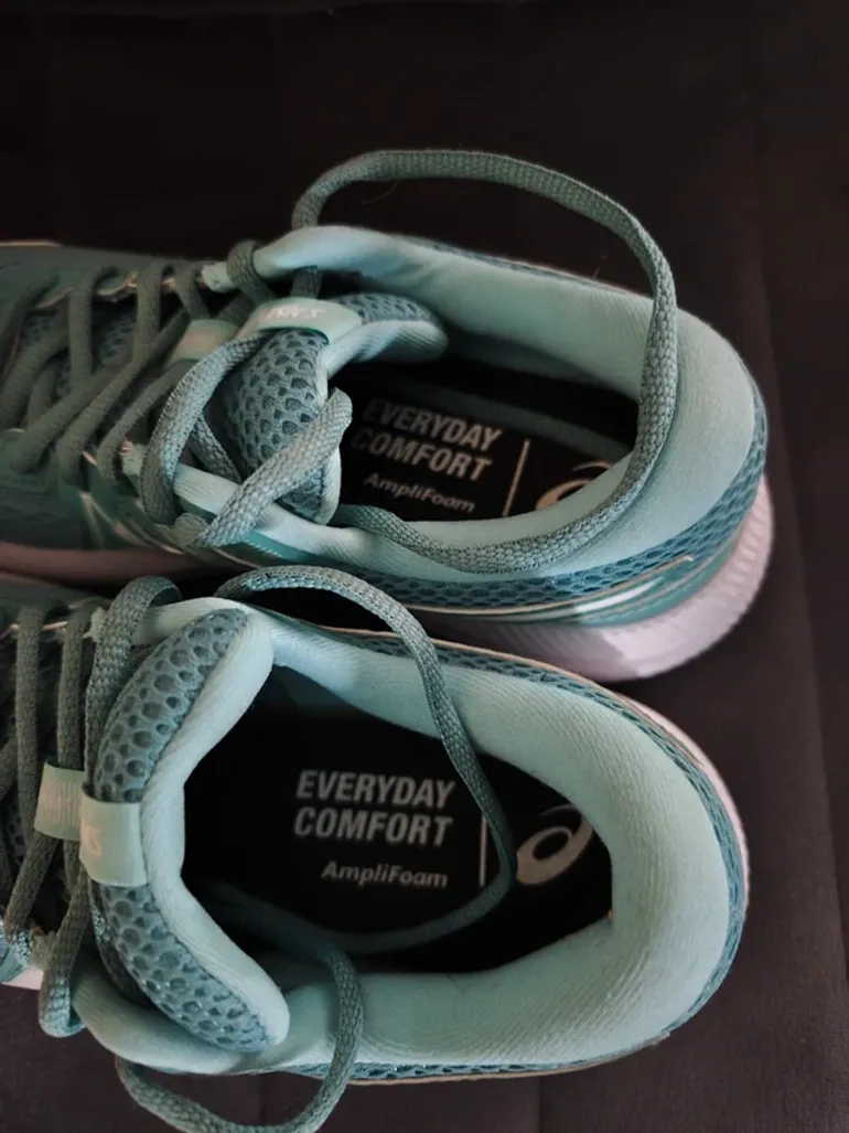 Used Asics sneakers bike — image 6 of 7