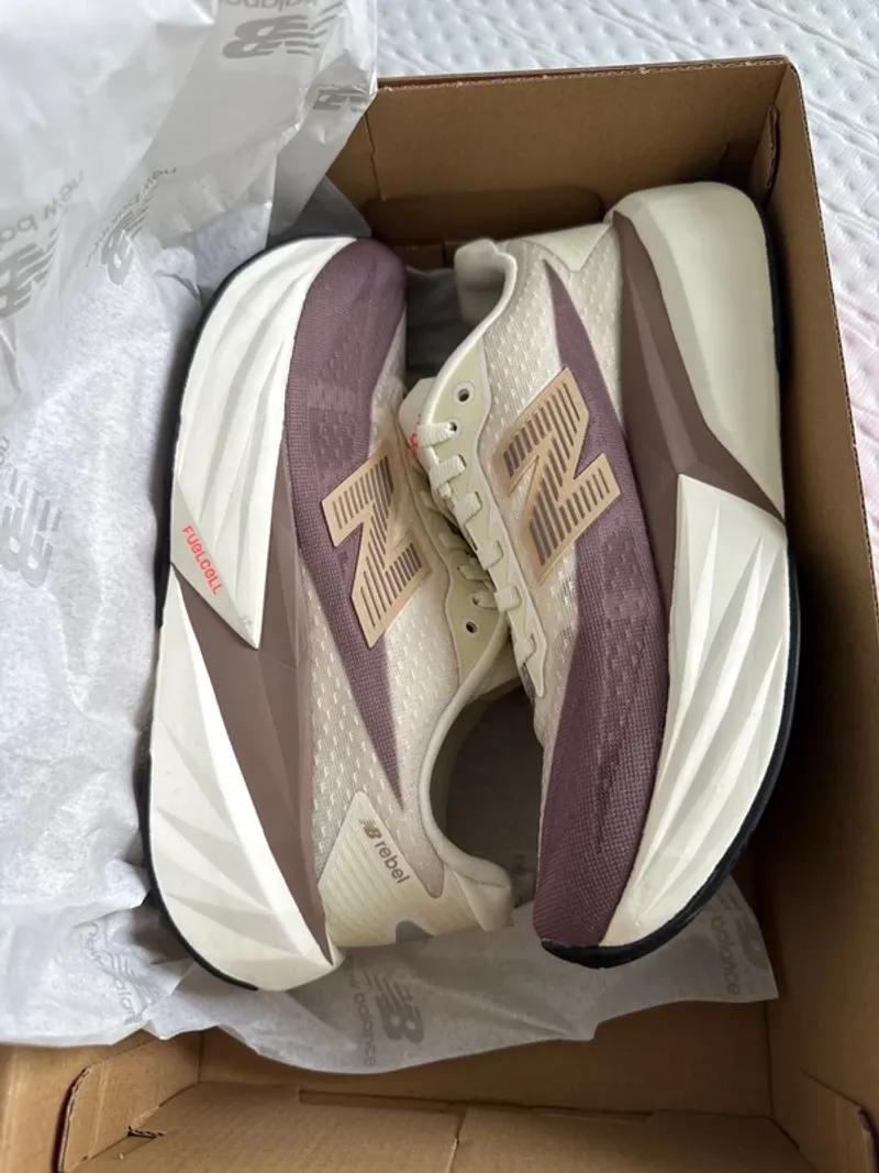 Brugt New Balance Fuelcell Rebel v5 Running Shoes
