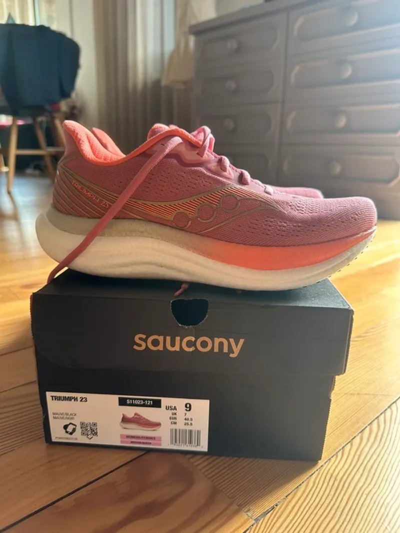 Used Saucony Triumph 23 Running Shoes