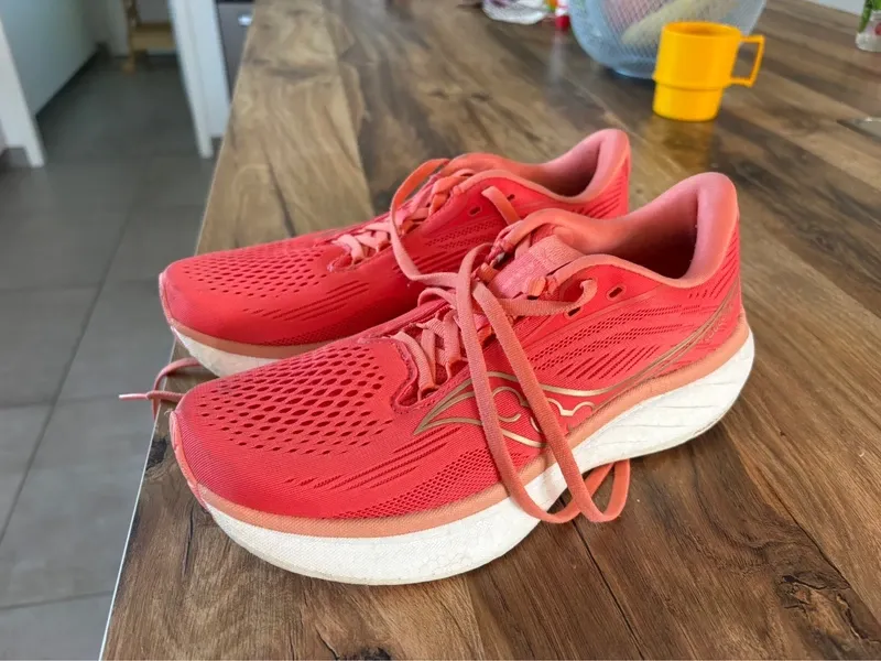 Used Saucony Ride 18 Running Shoes