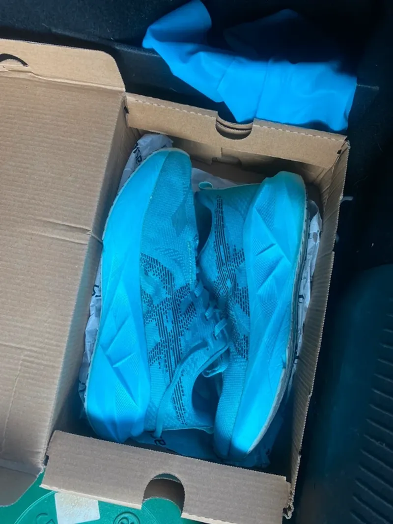 Used Asics Novablast 5 Running Shoes