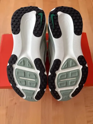 Used Nike Vomero 18 bike — image 3 of 5