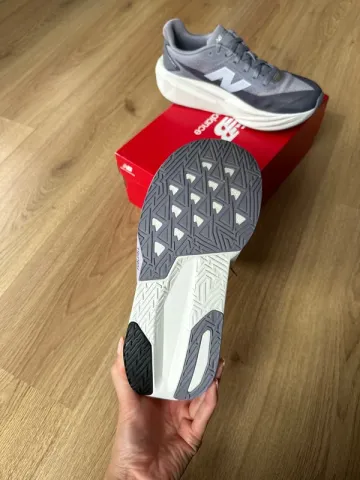 Gebrauchtes New Balance FuelCell Rebel v5 bike — Bild 3 von 6