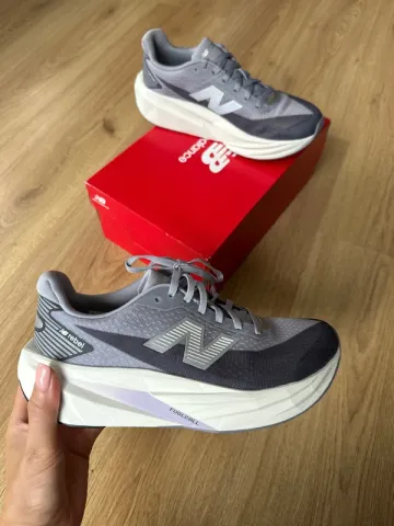 Gebrauchtes New Balance FuelCell Rebel v5 bike — Bild 2 von 6