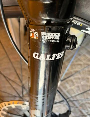Used Fox 38 Performance Elite Fork 2023 bike — image 3 of 9