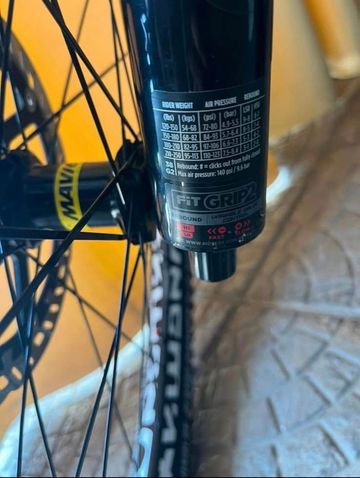 Used Fox 38 Performance Elite Fork 2023 bike — image 9 of 9