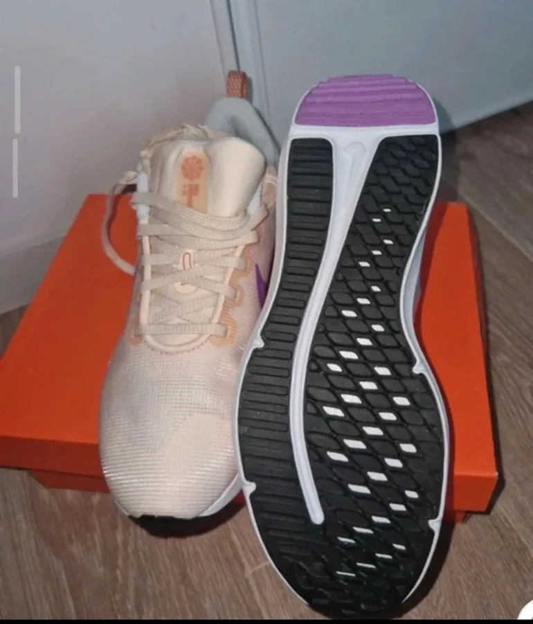 Nike Downshifter 12 bike d'occasion — image 2 sur 5