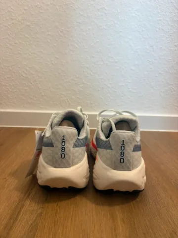 Used New Balance Fresh Foam X More v6 bike — image 5 of 9
