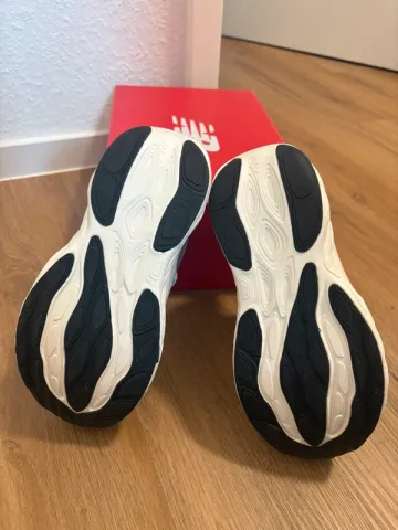 Used New Balance Fresh Foam X More v6 bike — image 6 of 9