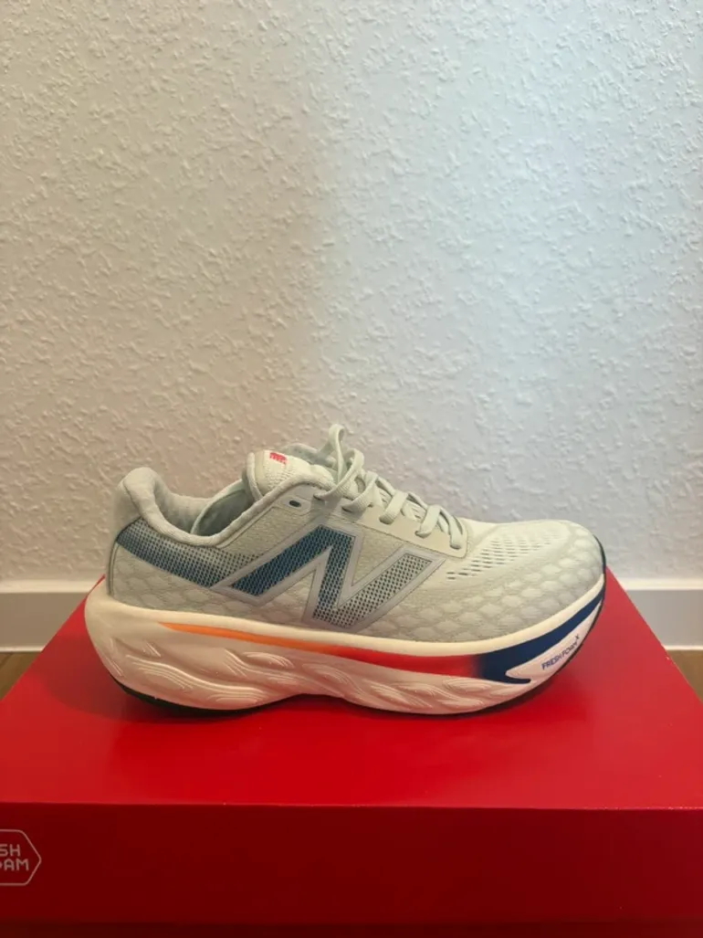 Used New Balance Fresh Foam X More v6 bike — image 2 of 9